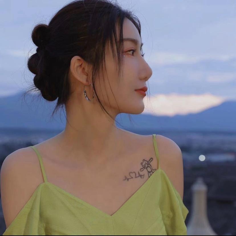 静静腿长一米八