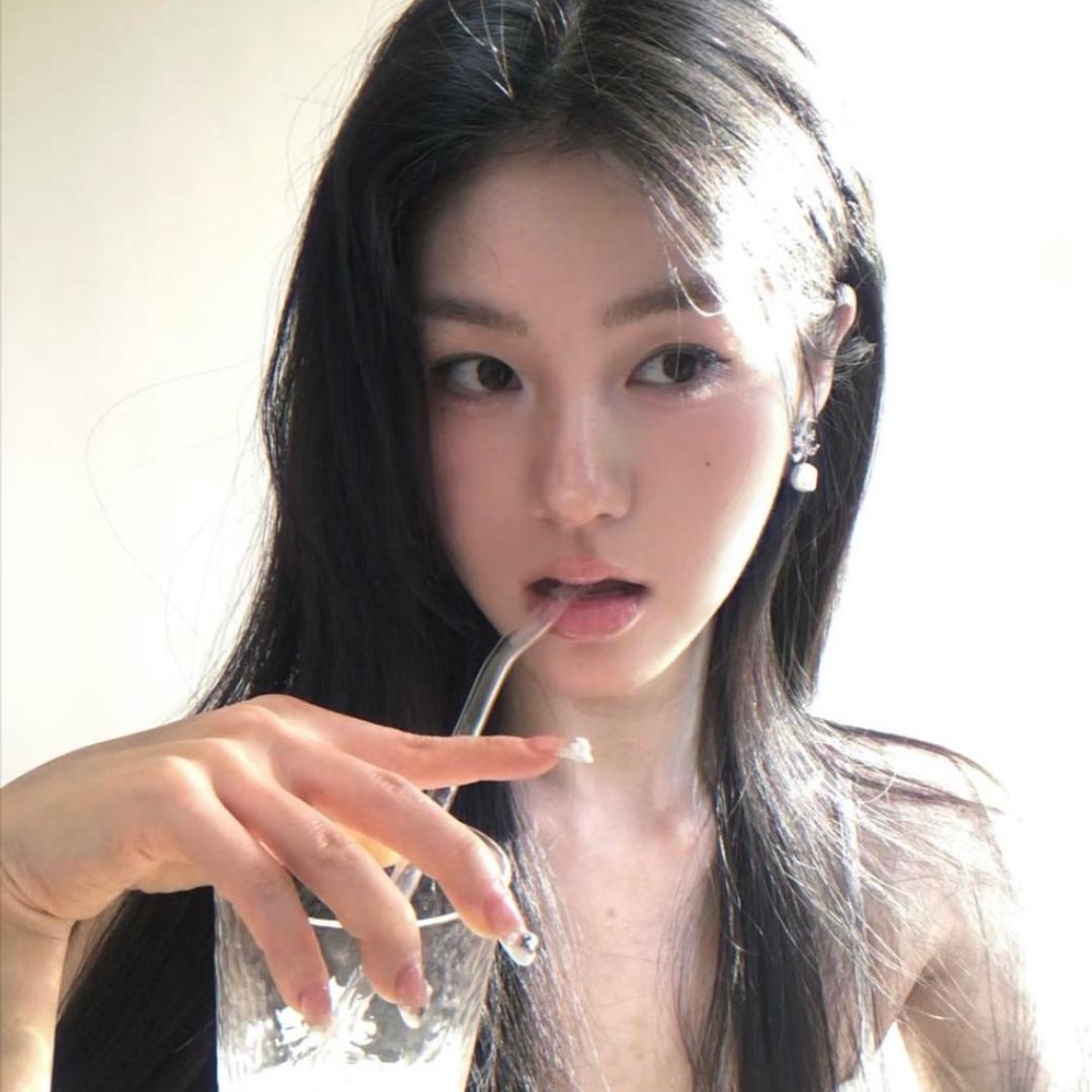 童宁宁.