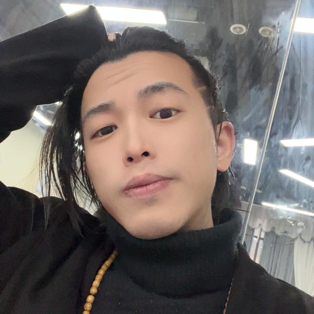三个石头的倔强