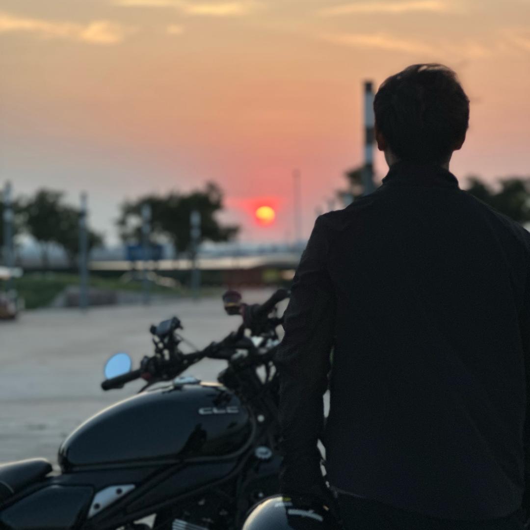 小全不黑（长途摩途中）