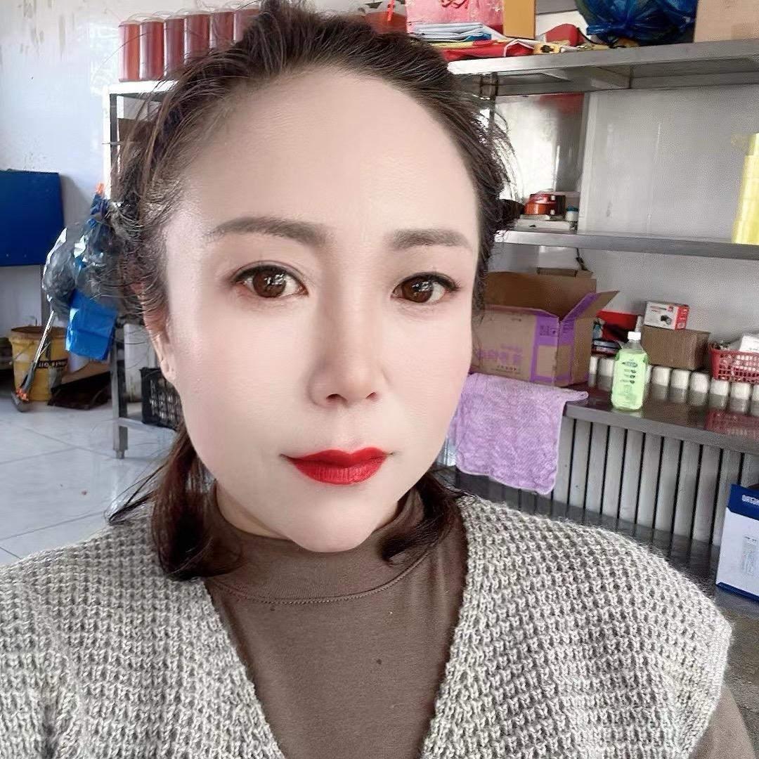 莹莹（李二饮马河鱼）