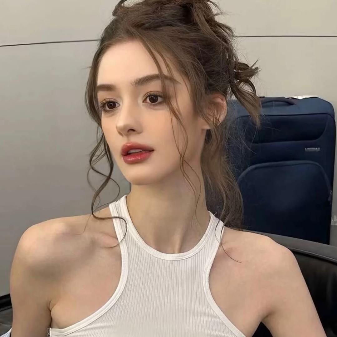 小何好饿丫~