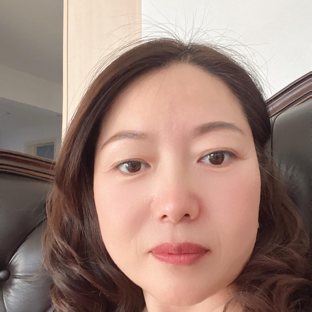 幸福快乐的生活着