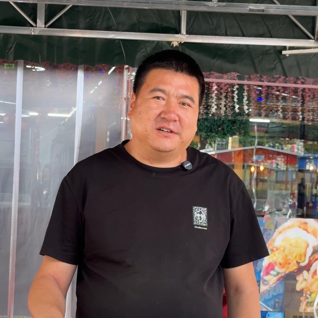 后旗做烧烤的马龙