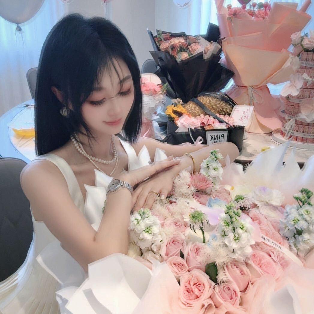 是小君吖~