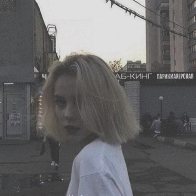 世纪缘珠宝名泉店赵倩