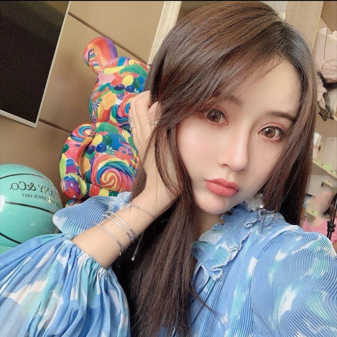 杨依姗（精选穿搭）