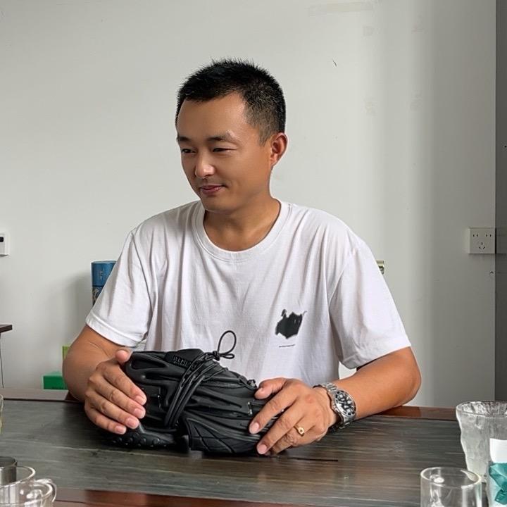 鞋多多 朱伟