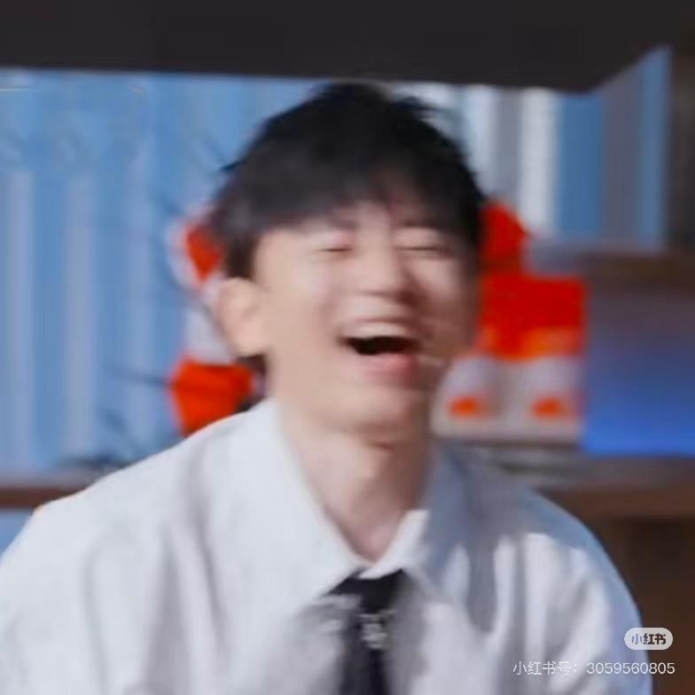 工位上的牛马敲敲打打