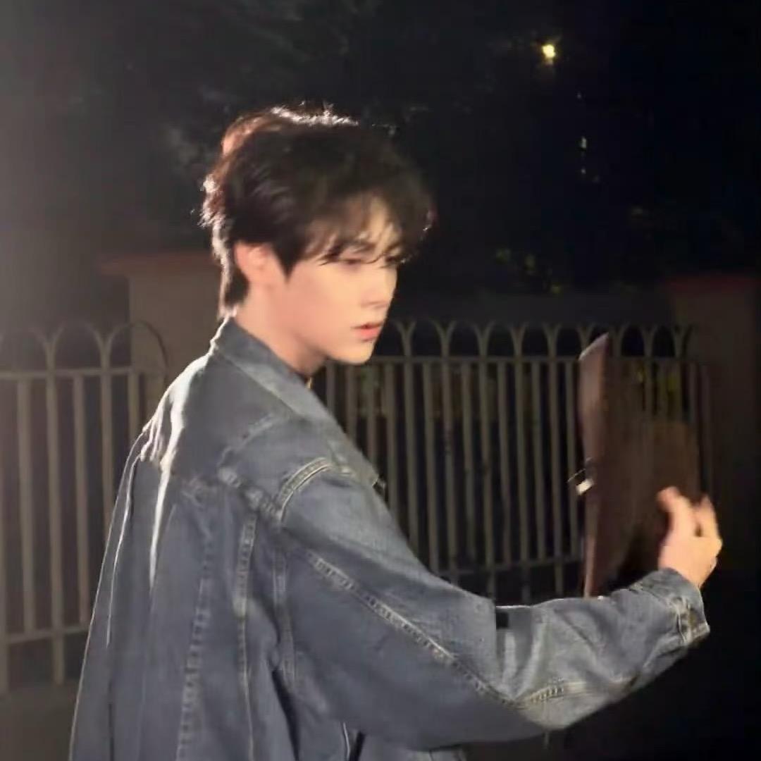 栩醋醋🍋💛⚡️（见田栩宁喝到奶茶版）