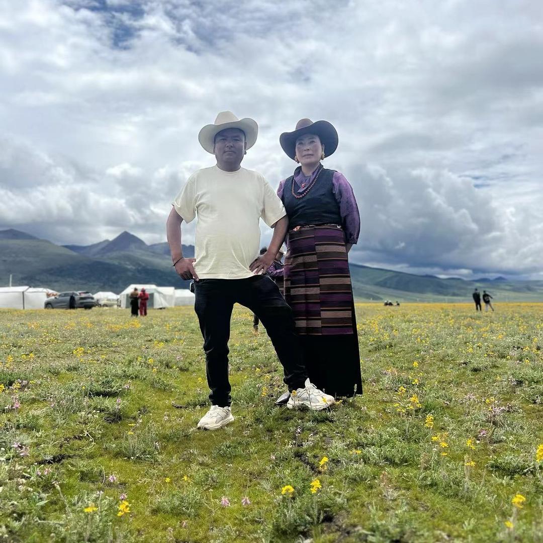 斯郎降措服装店