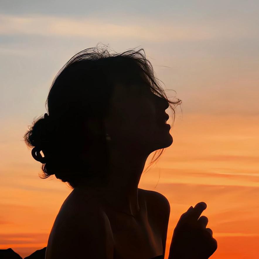 伸进裤裆又烫又硬原来是我的苹果手机