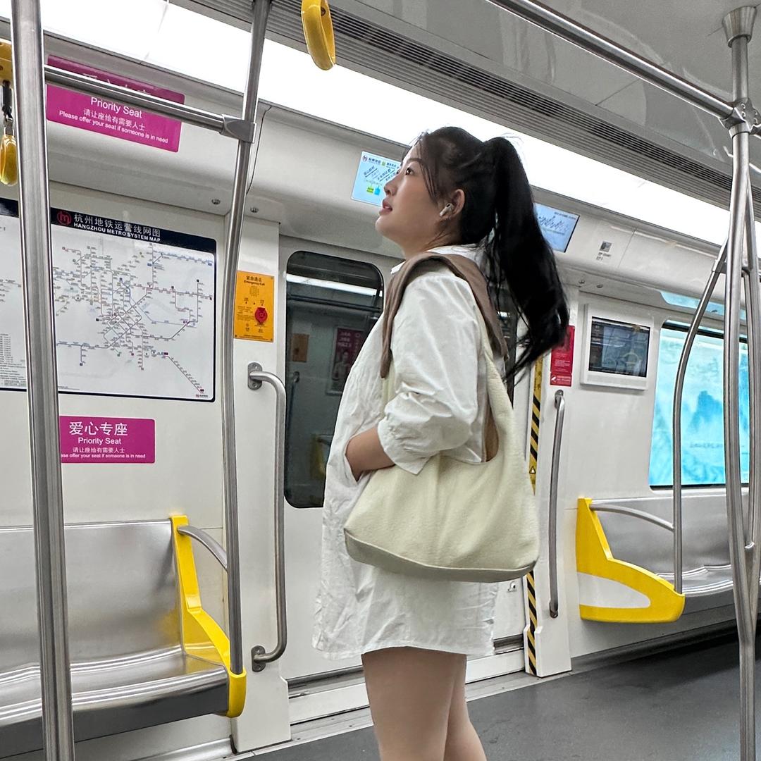 小美进厂了