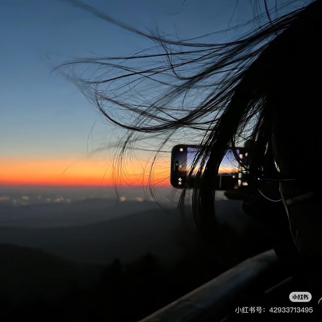 单眼皮龙龙