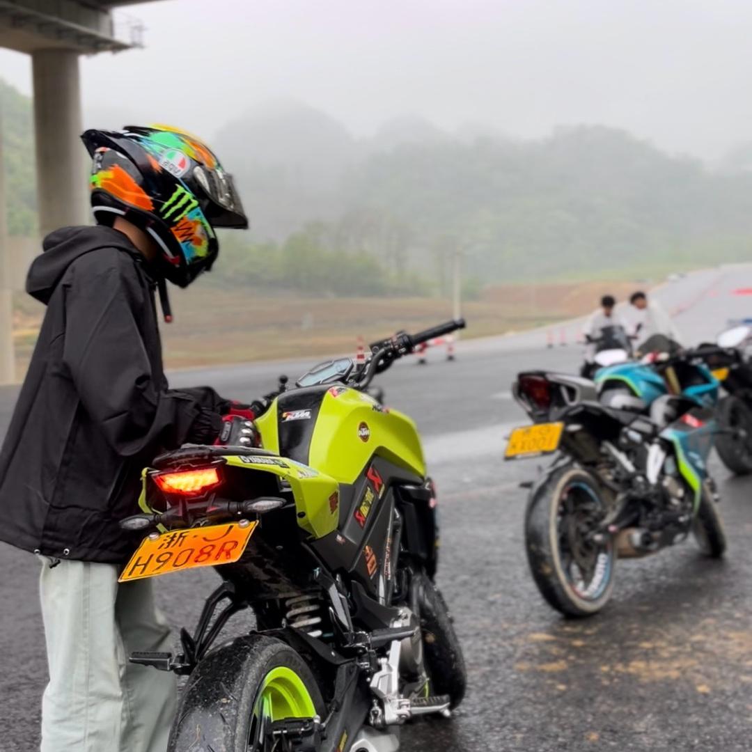 ￴￴￴  ￴￴ ￴  ￴