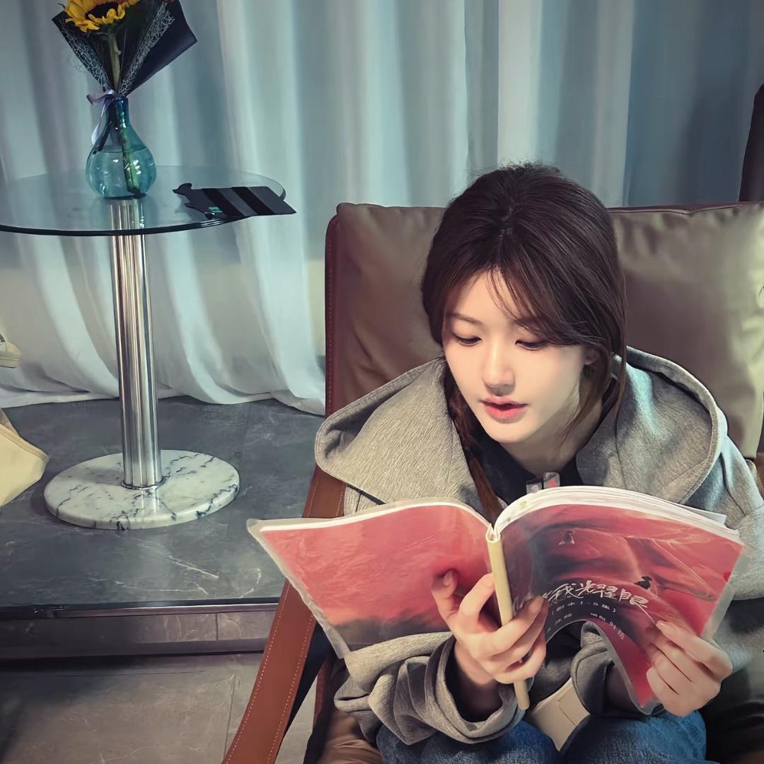 小u_