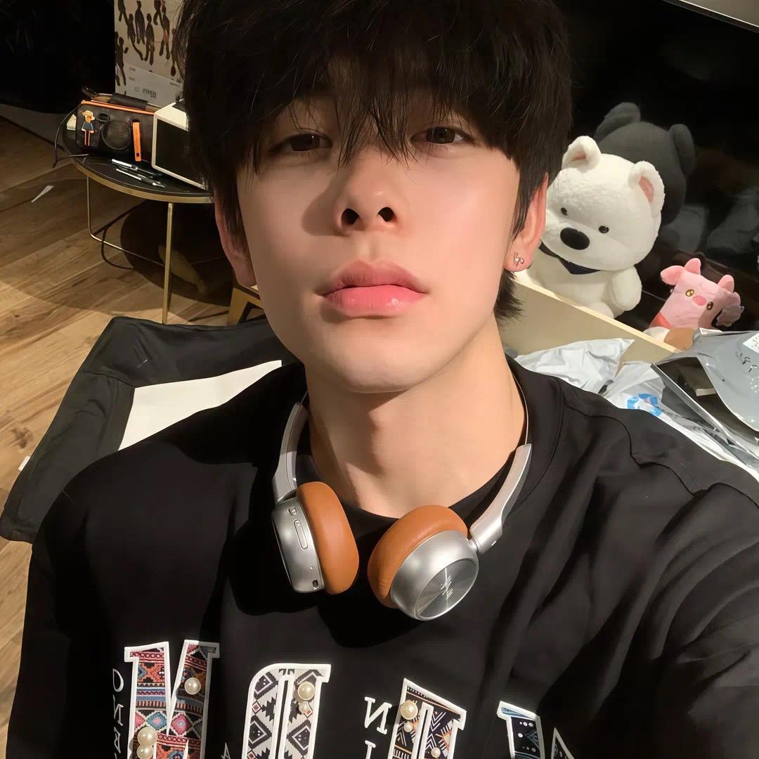 不知名的男二.