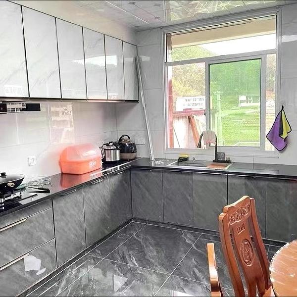 伊欢橱柜门定制店