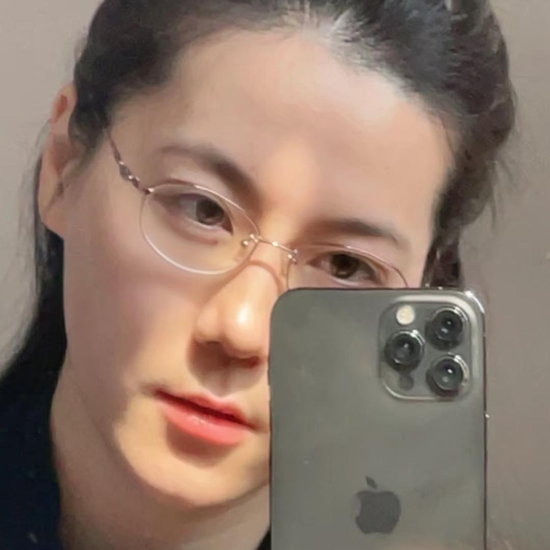 倔强的痛经女孩