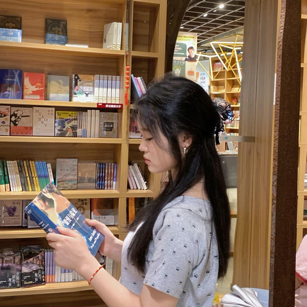 穿绿色裤衩的海星