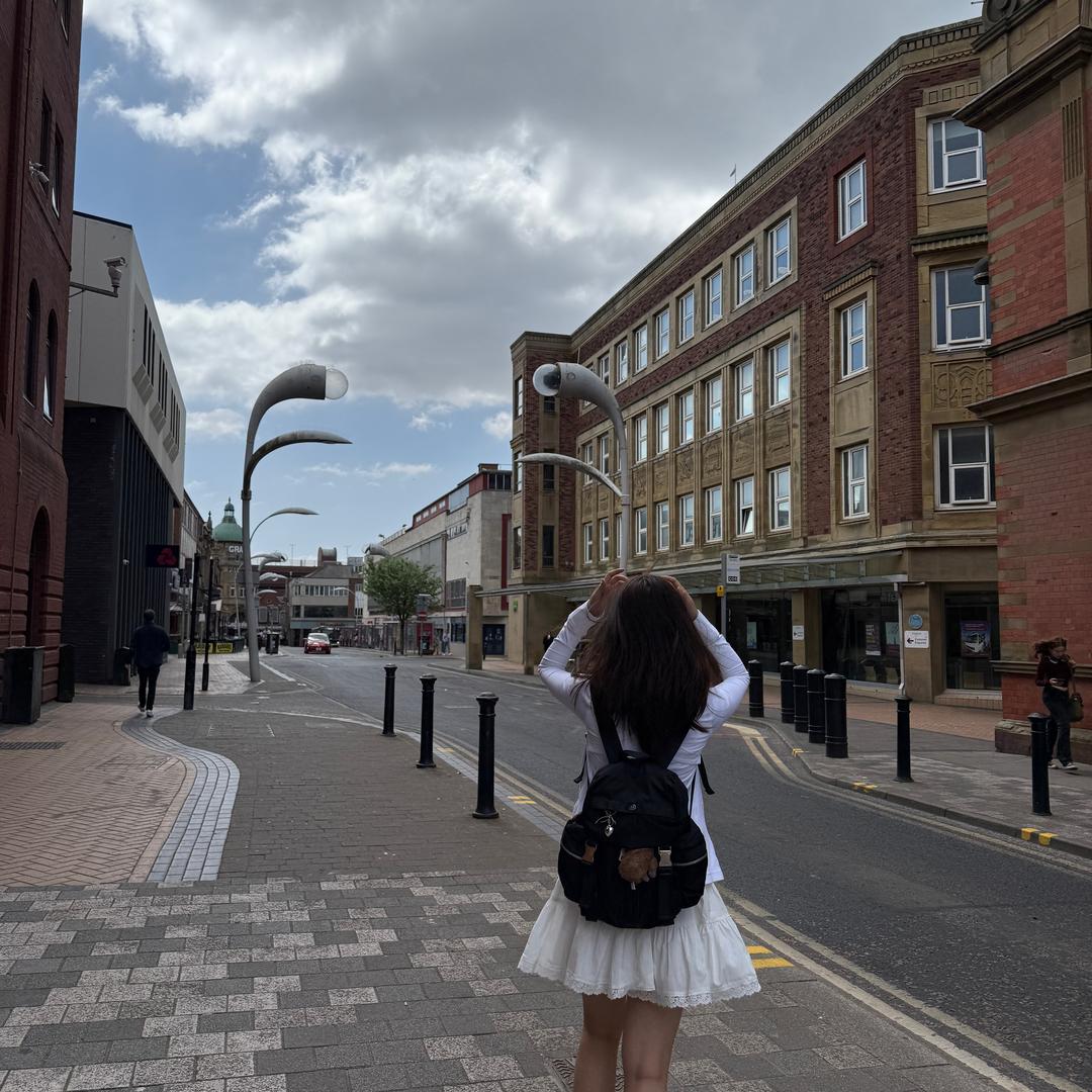 校服帆布和马尾i