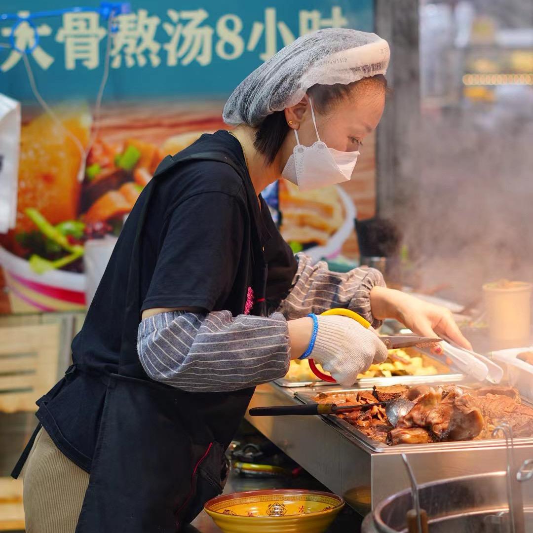 牛小慧营口深港牛杂面