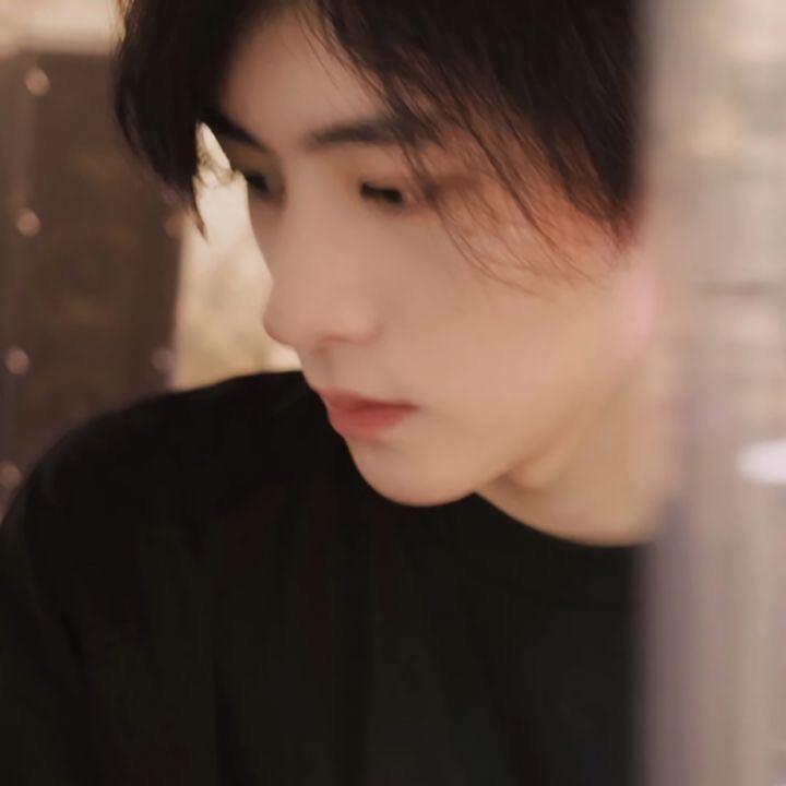 不自律就是路边一条