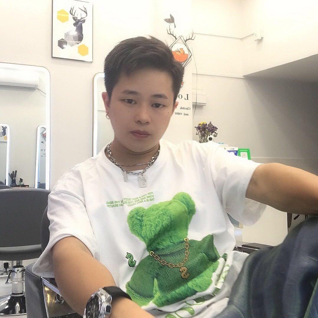 赢盘山下的男人웃