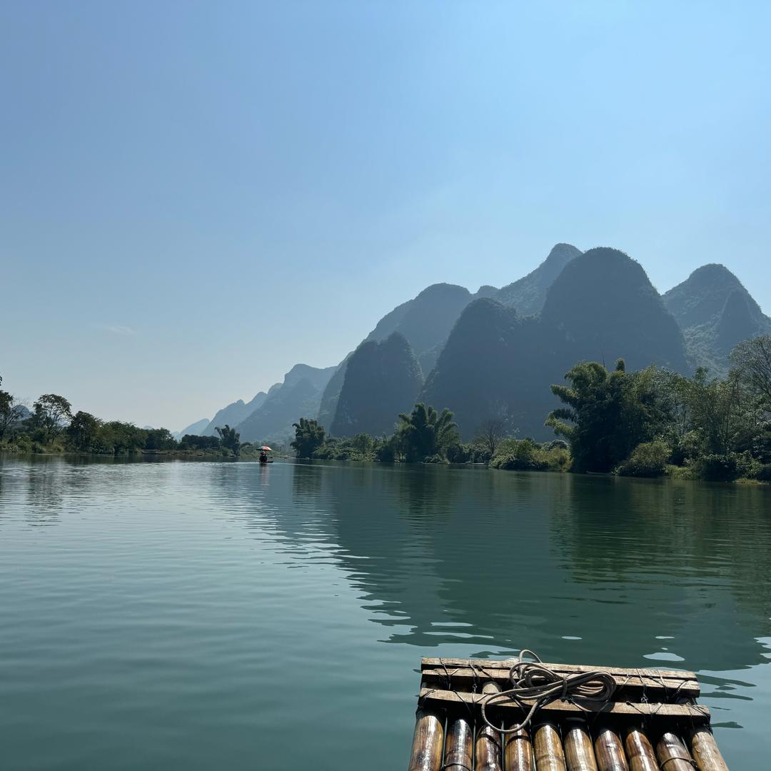 何必问