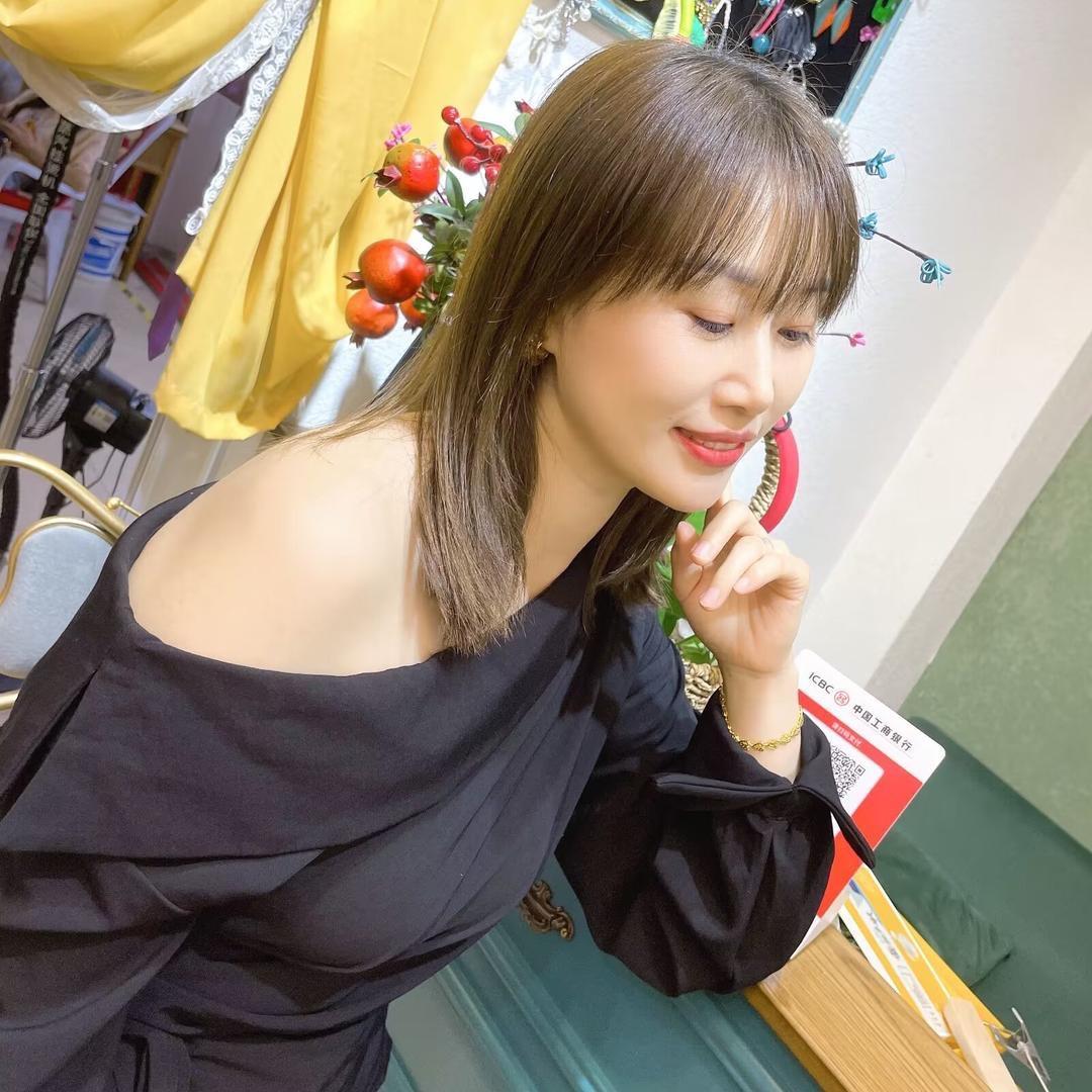 英子