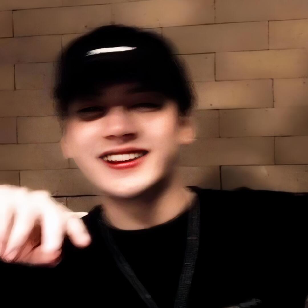 阿坤哥💋🍷🤪（😊
