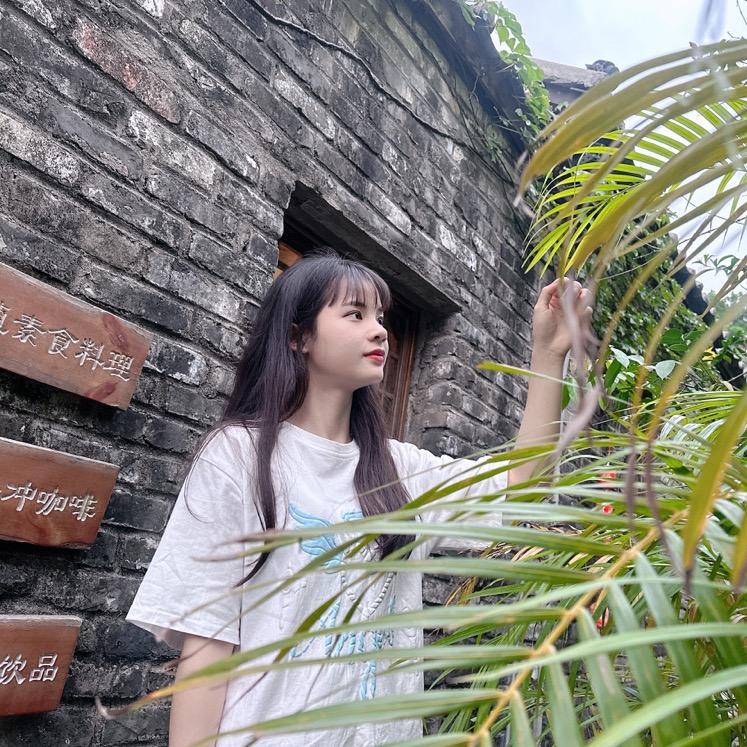 黄七七/