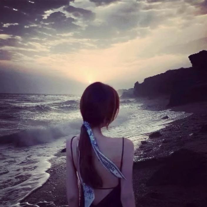 a.久违^