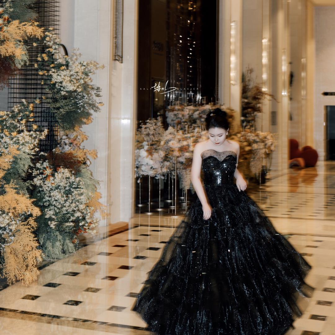 猛踩缝纫机的婚纱大王🐒