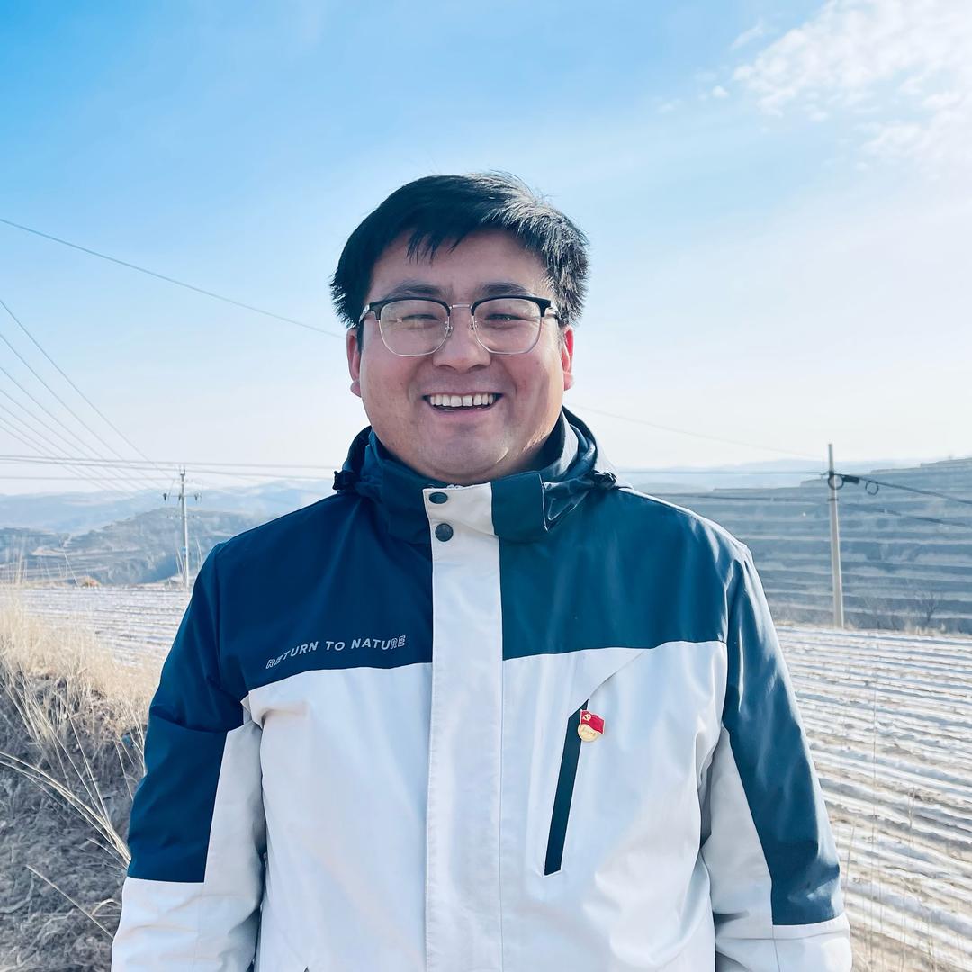 村书记杨浩