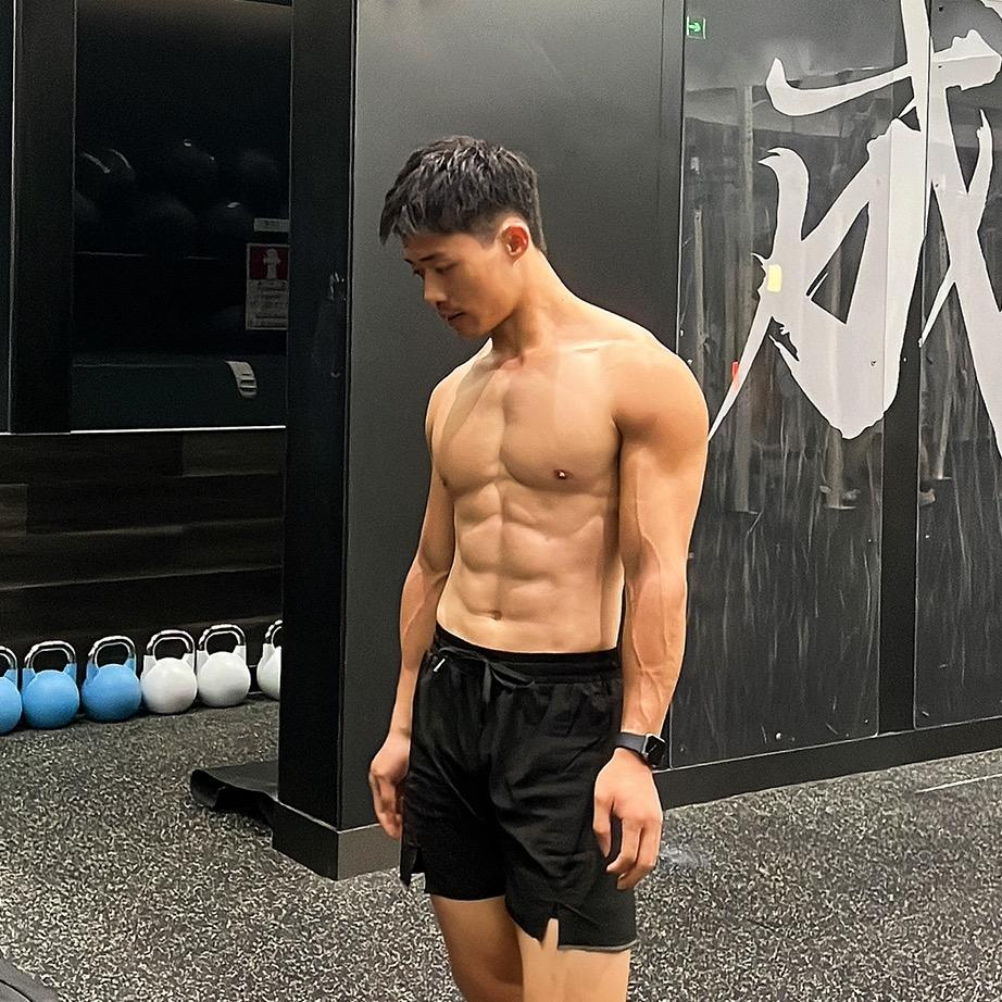 小胡子的腹肌呢