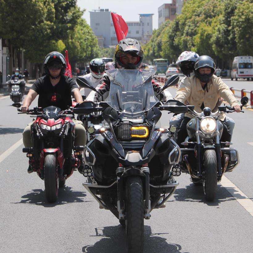 安骑机车