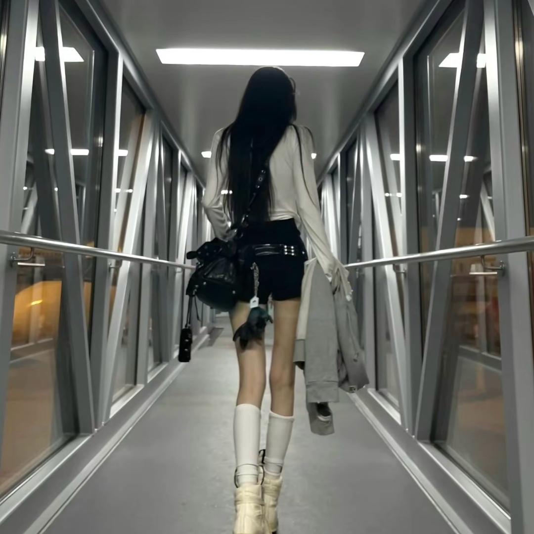 扶老奶奶闯红灯