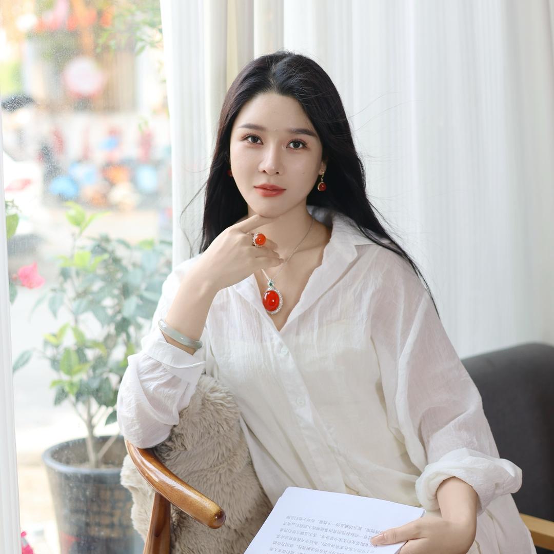 瑞丽易维珠宝 文子