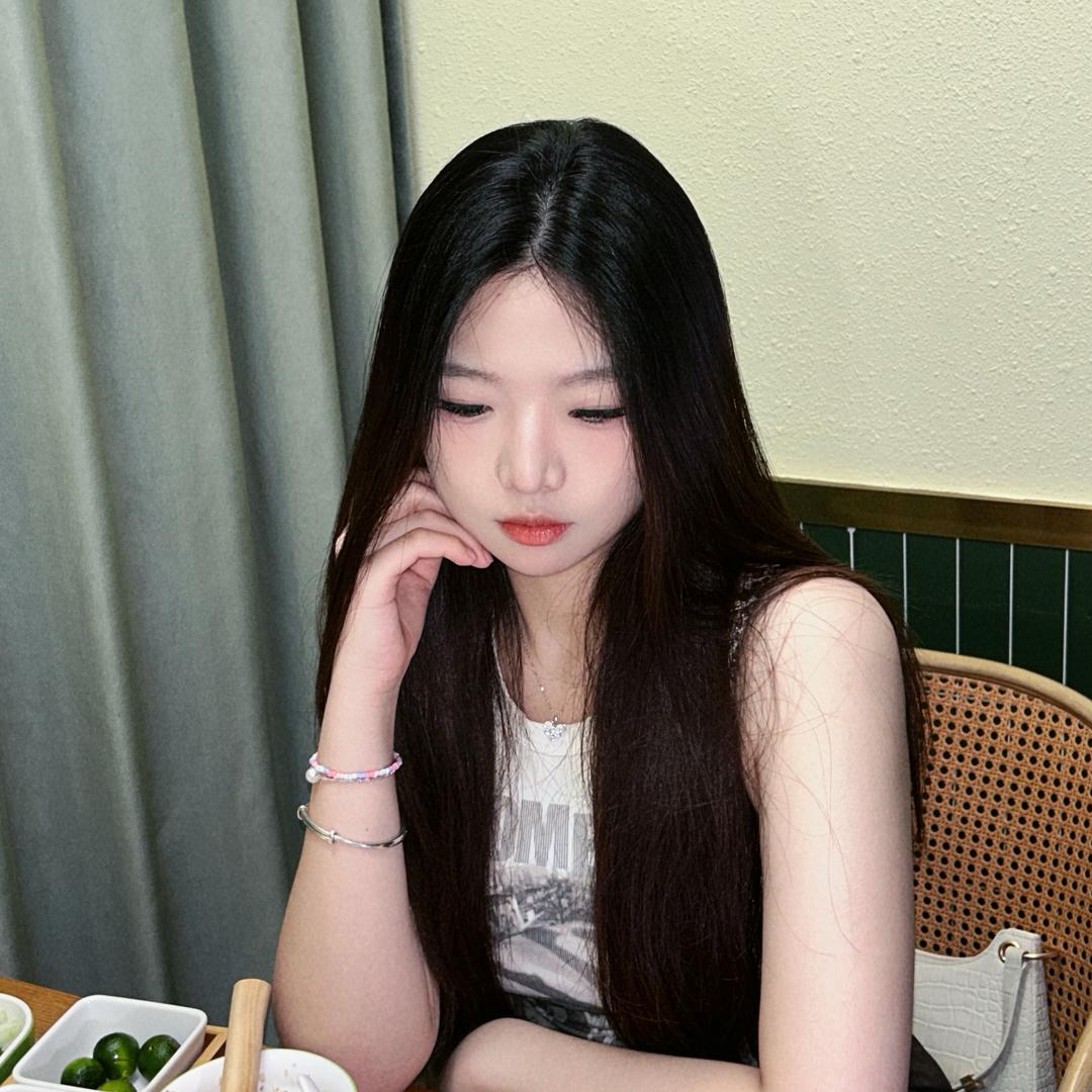 草莓有心事🧸