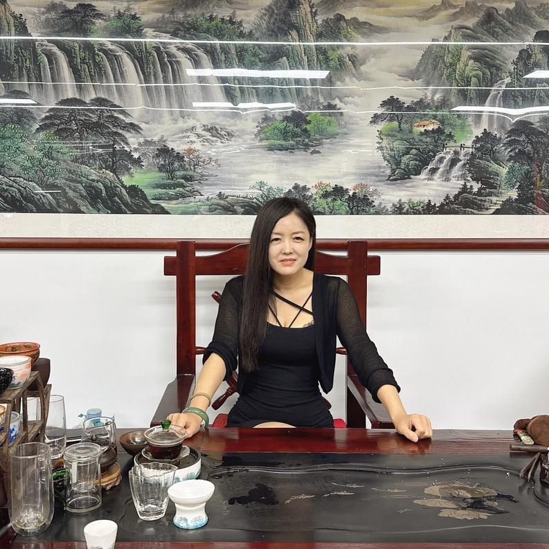 天津港亿鸿名车（女老板）