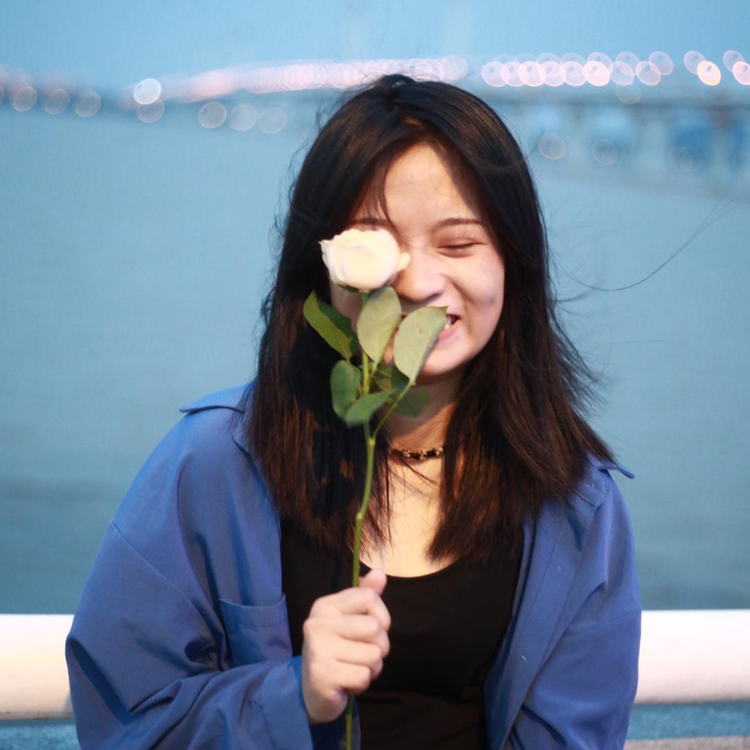 我有一对/对称的虎牙