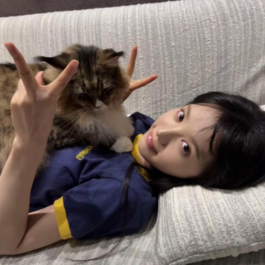黑色毛衣^