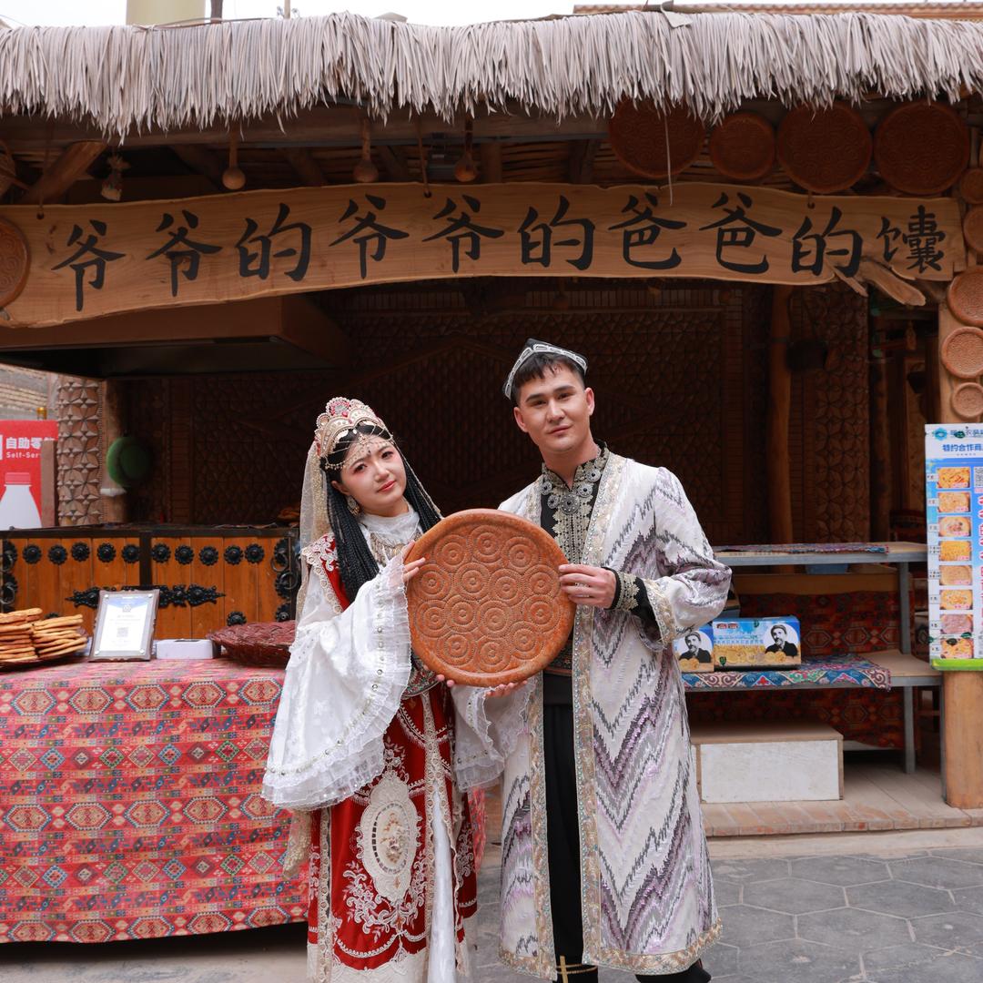 QINAR馕饼哥Aztali