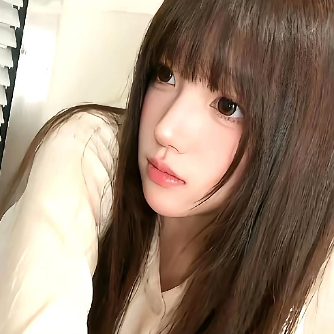 见谁都肘击