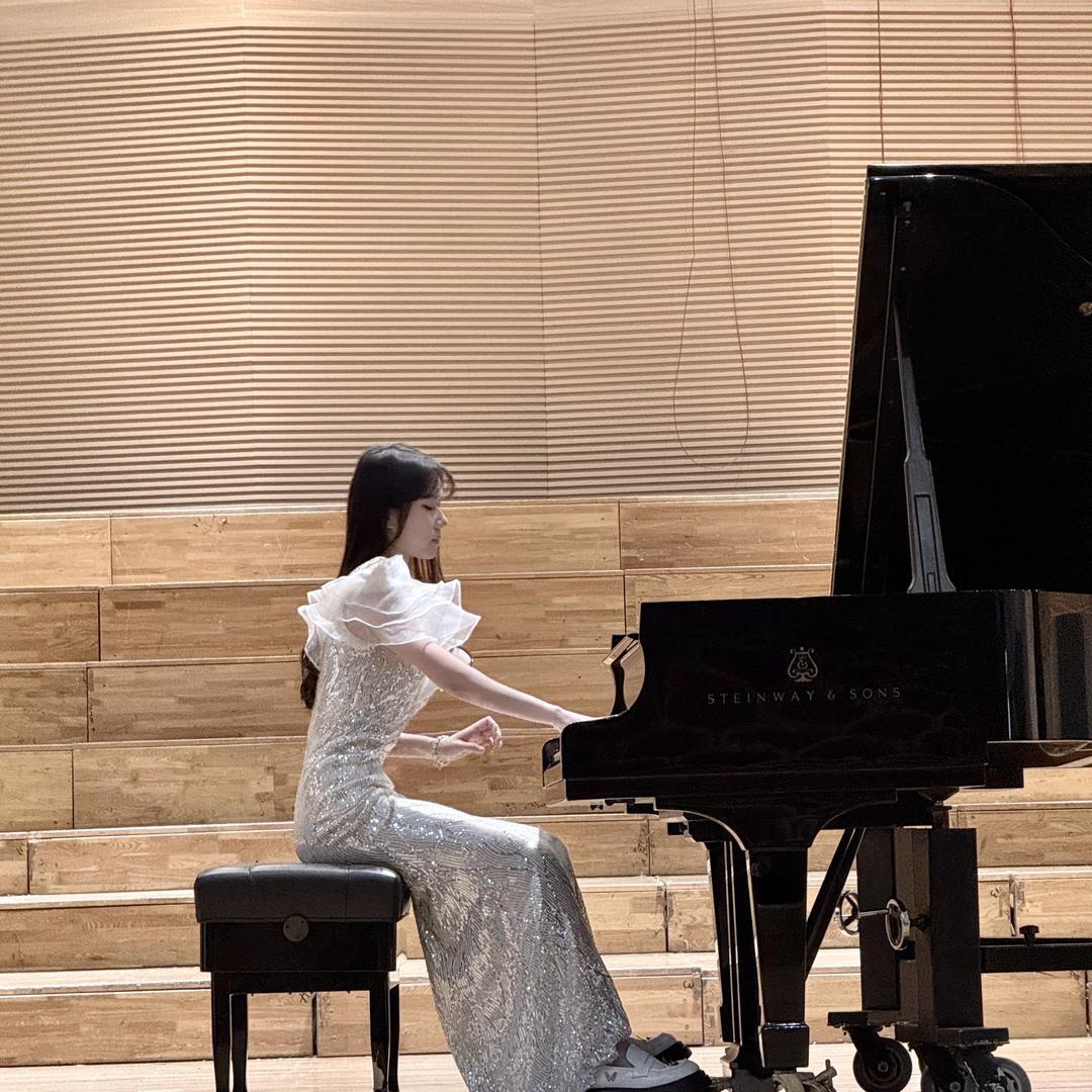 小棠🎹弹钢琴