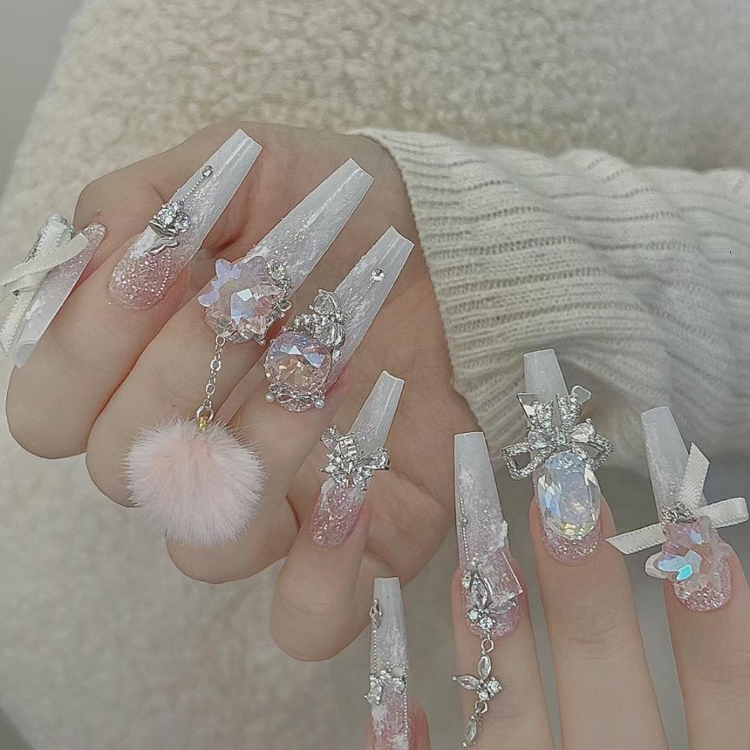 一个破卖穿戴甲的