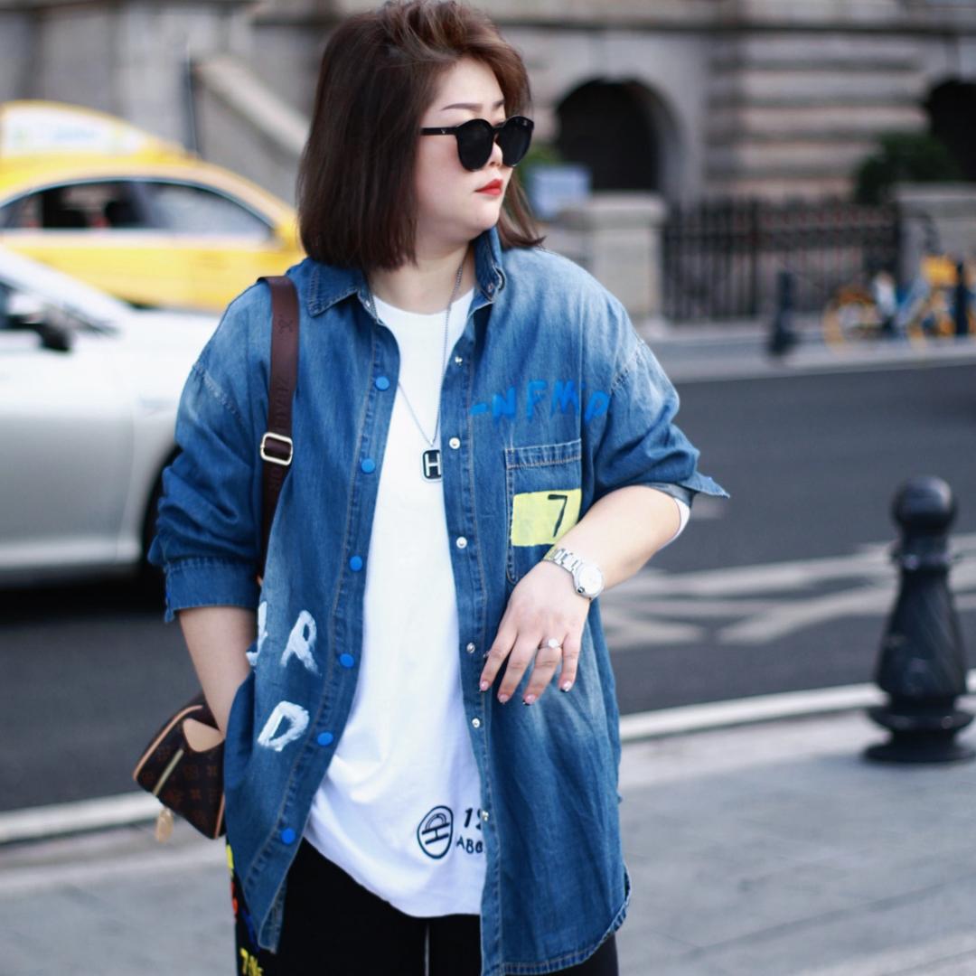 和后大码女装潮牌店内蒙