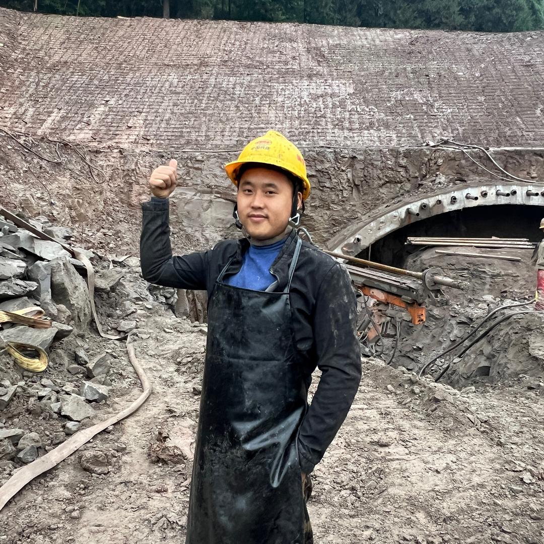 阿勇在工地