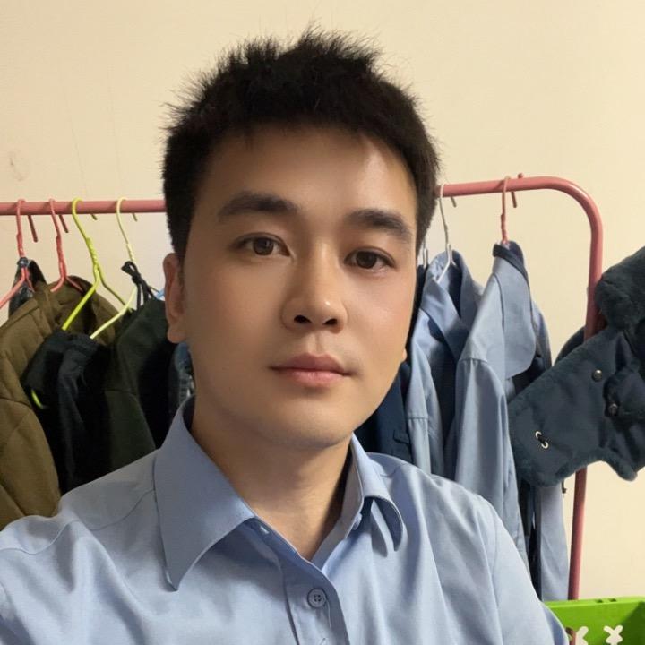 郭小伟(兵迷物资在橱窗)